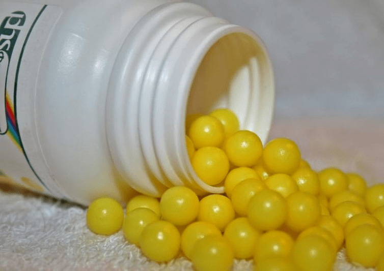 askorbīnskābe iedarbībai